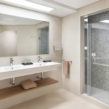 Riu Paraiso Lanzarote بويرتو ذيل كارمين